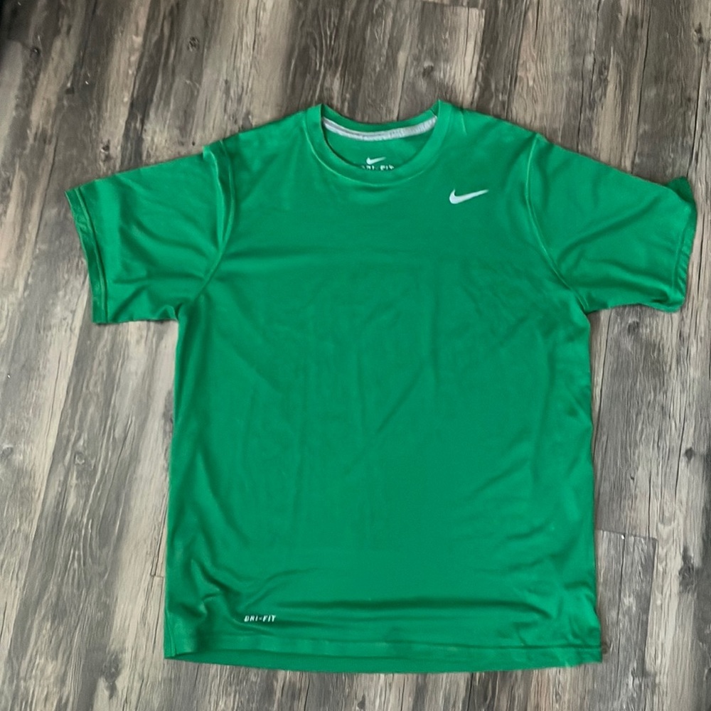 Men’s Nike dry fit green top short sleeve shirt